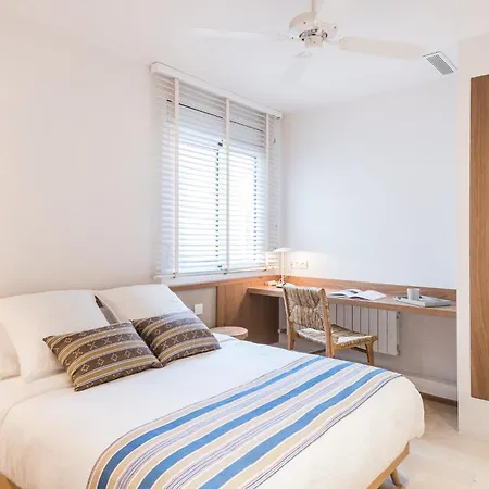 Mediterranean Retreat With 4-bedroom, 3-bath In Daire *