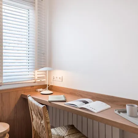 Daire Mediterranean Retreat With 4-bedroom, 3-bath In *