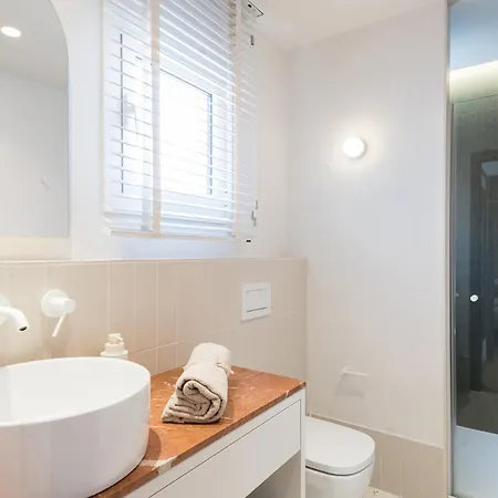 Daire Mediterranean Retreat With 4-bedroom, 3-bath In *