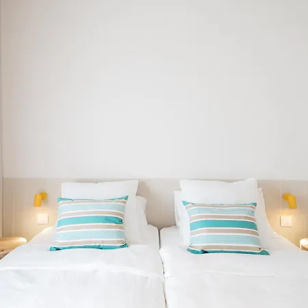 Mediterranean Retreat With 4-bedroom, 3-bath In Daire *