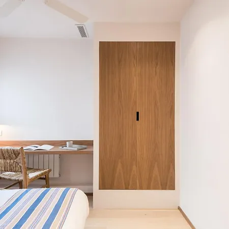 Daire Mediterranean Retreat With 4-bedroom, 3-bath In *