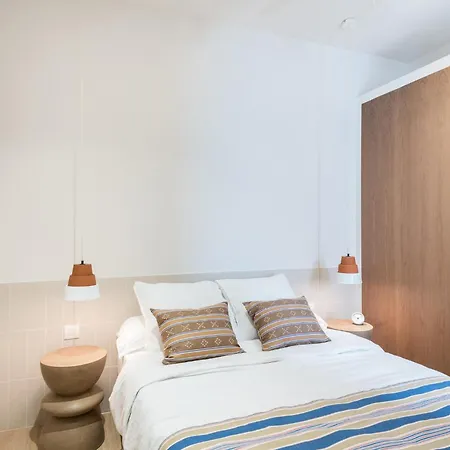 Mediterranean Retreat With 4-bedroom, 3-bath In Daire Barselona