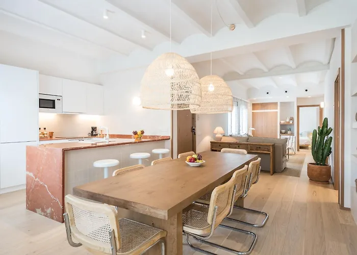 Апартаменты Mediterranean Retreat With 4-bedroom, 3-bath In Барселона