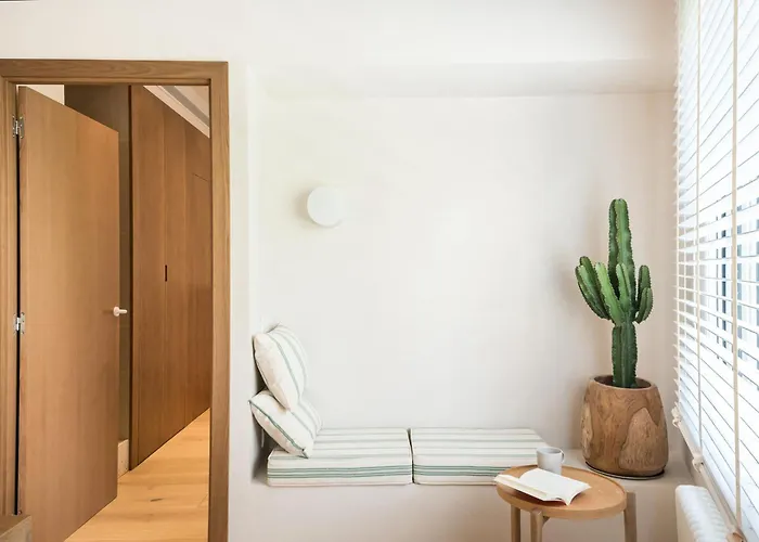 Mediterranean Retreat With 4-bedroom, 3-bath In Апартаменты