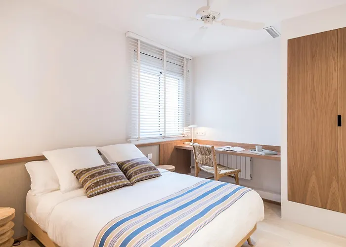 Mediterranean Retreat With 4-bedroom, 3-bath In Апартаменты *