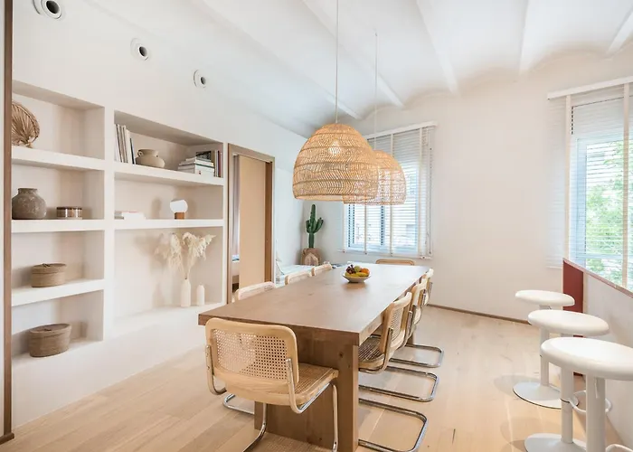 Mediterranean Retreat With 4-bedroom, 3-bath In Апартаменты