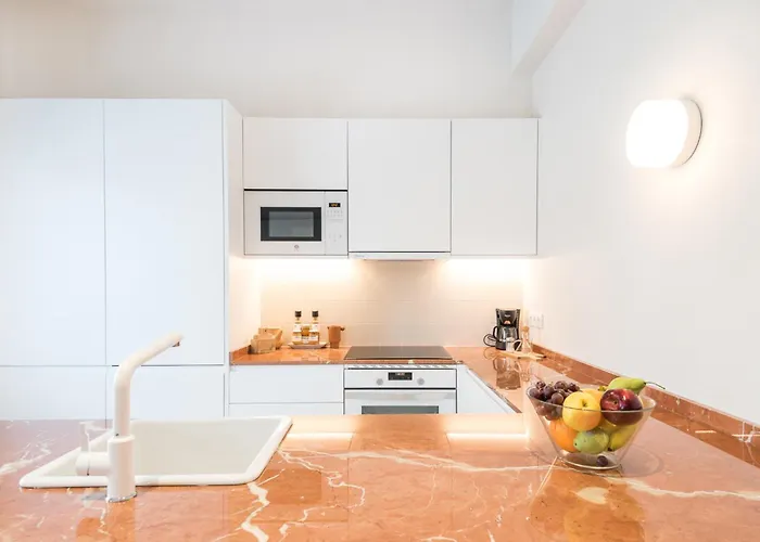 Апартаменты Mediterranean Retreat With 4-bedroom, 3-bath In Барселона